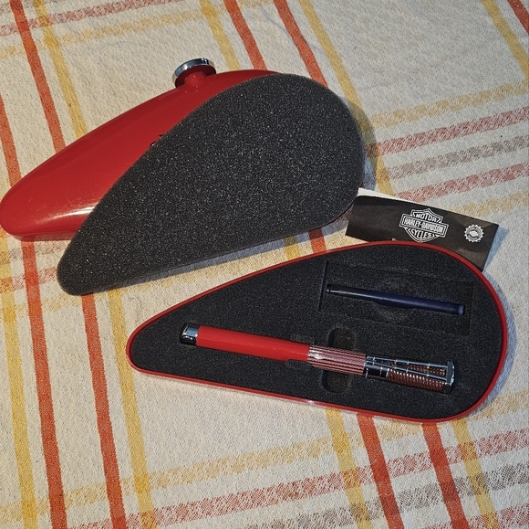 Waterman Harley Davidson Horizon Red Fountain Pen - Picture 5 of 5